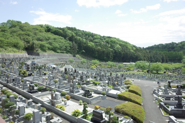 八柱霊園で墓石を建てるなら【松戸家】へご相談ください。都立霊園への申し込み方法と注意点を事前に確認しておくことが大切です。霊園の見学や墓石の価格のご相談など、お気軽にお問い合せください。お電話または、メール、お問い合わせフォームよりご連絡いただけます。八柱霊園のイメージ画像